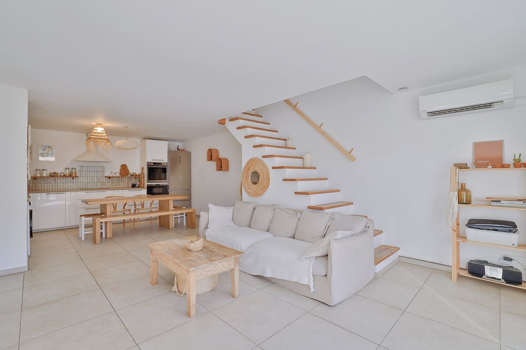 Achat maison à vendre 2 chambres 67 m² - La Crau