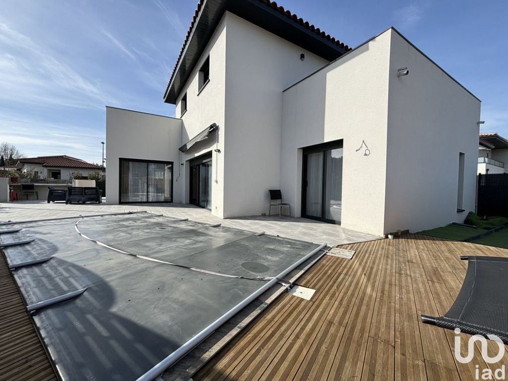 Achat maison à vendre 4 chambres 131 m² - Canohès