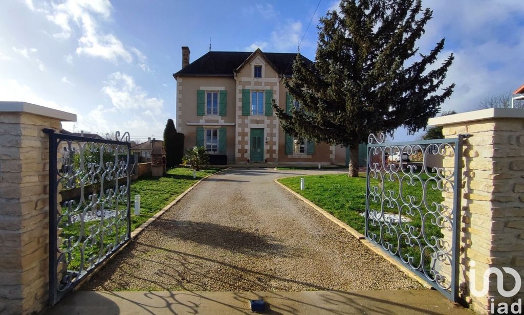 Achat maison à vendre 3 chambres 150 m² - Roches-Prémarie-Andillé