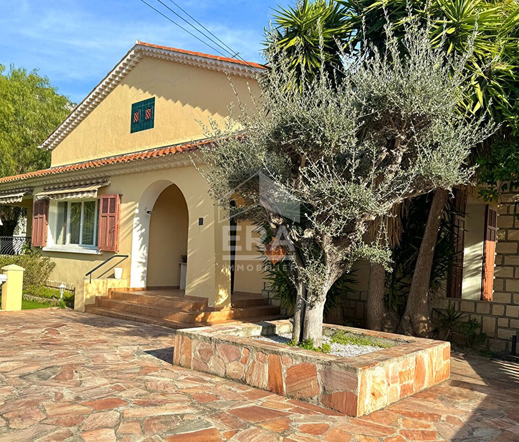 Achat maison à vendre 5 chambres 230 m² - Toulon