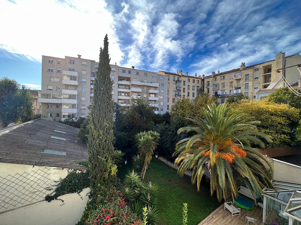 Achat appartement à vendre 5 pièces 114 m² - Marseille 8ème arrondissement