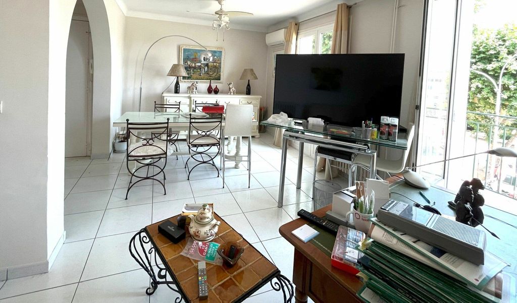 Achat appartement à vendre 4 pièces 95 m² - Saint-Laurent-du-Var