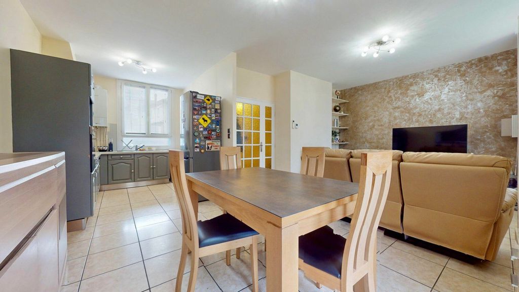 Achat maison à vendre 3 chambres 78 m² - Saint-Fons