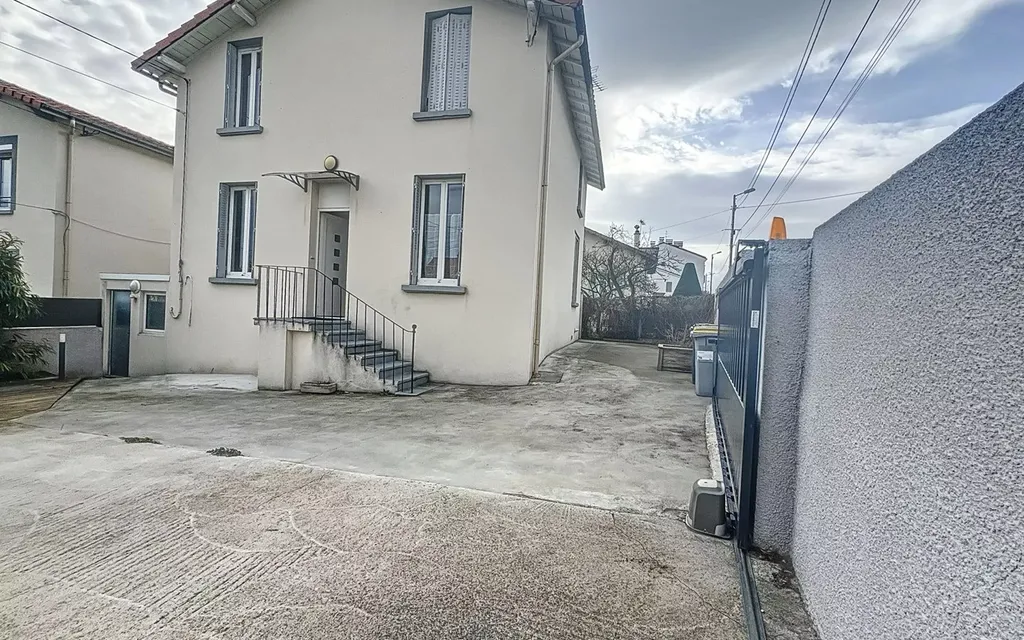 Achat maison à vendre 4 chambres 140 m² - Clermont-Ferrand