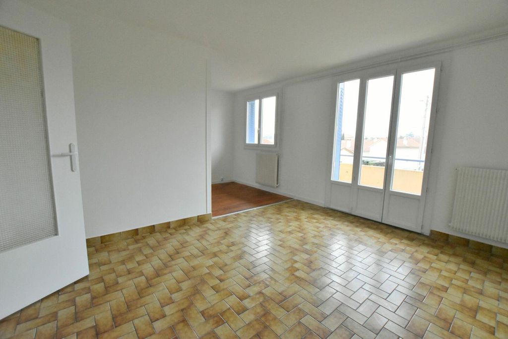 Achat appartement à vendre 4 pièces 64 m² - Saint-Genis-Laval