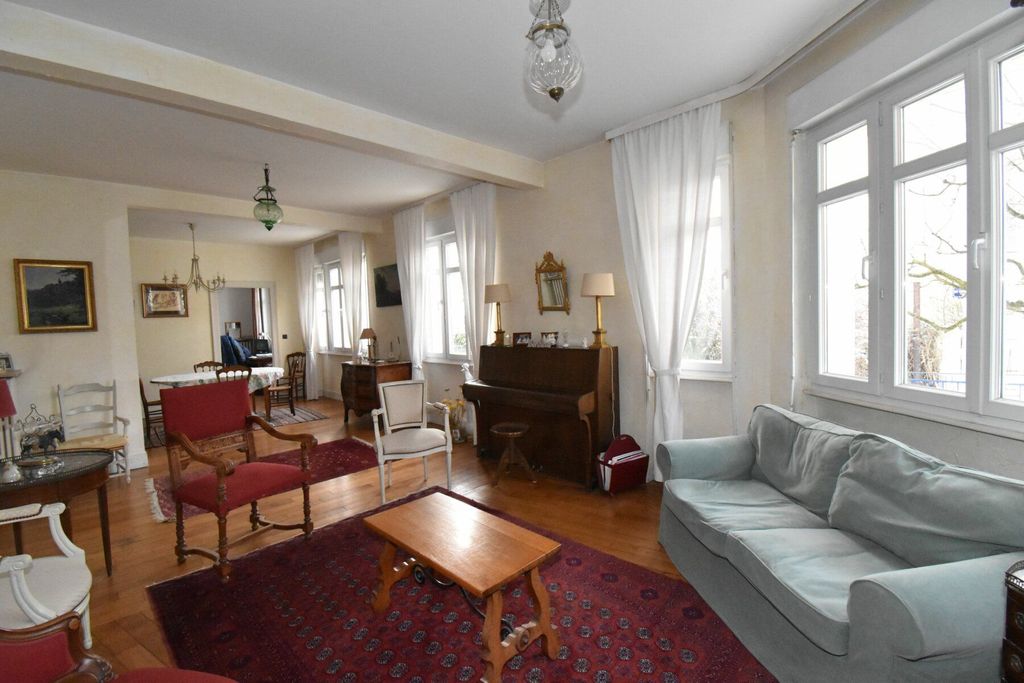 Achat maison à vendre 8 chambres 247 m² - Metz