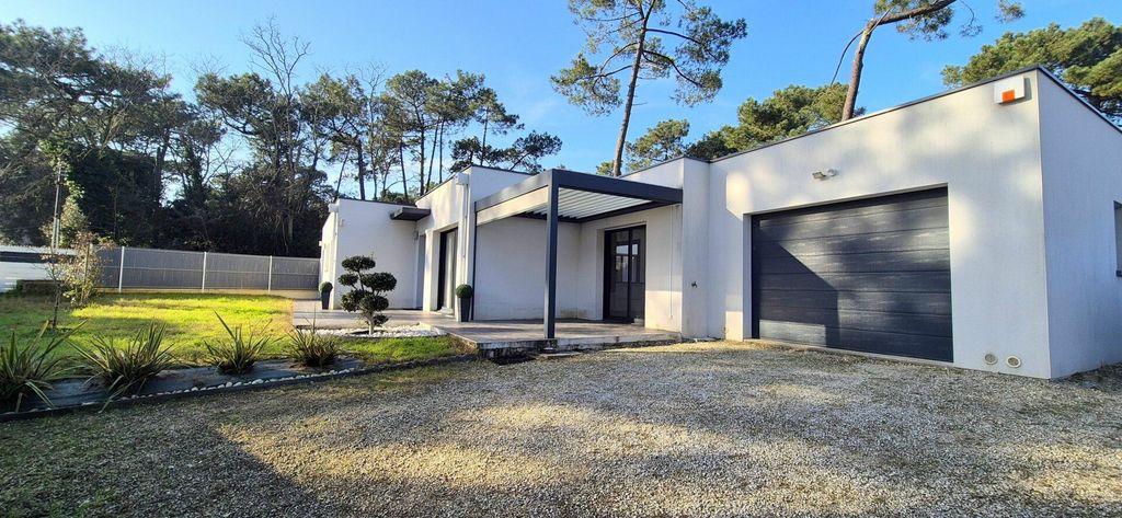 Achat maison à vendre 4 chambres 134 m² - Saint-Georges-de-Didonne