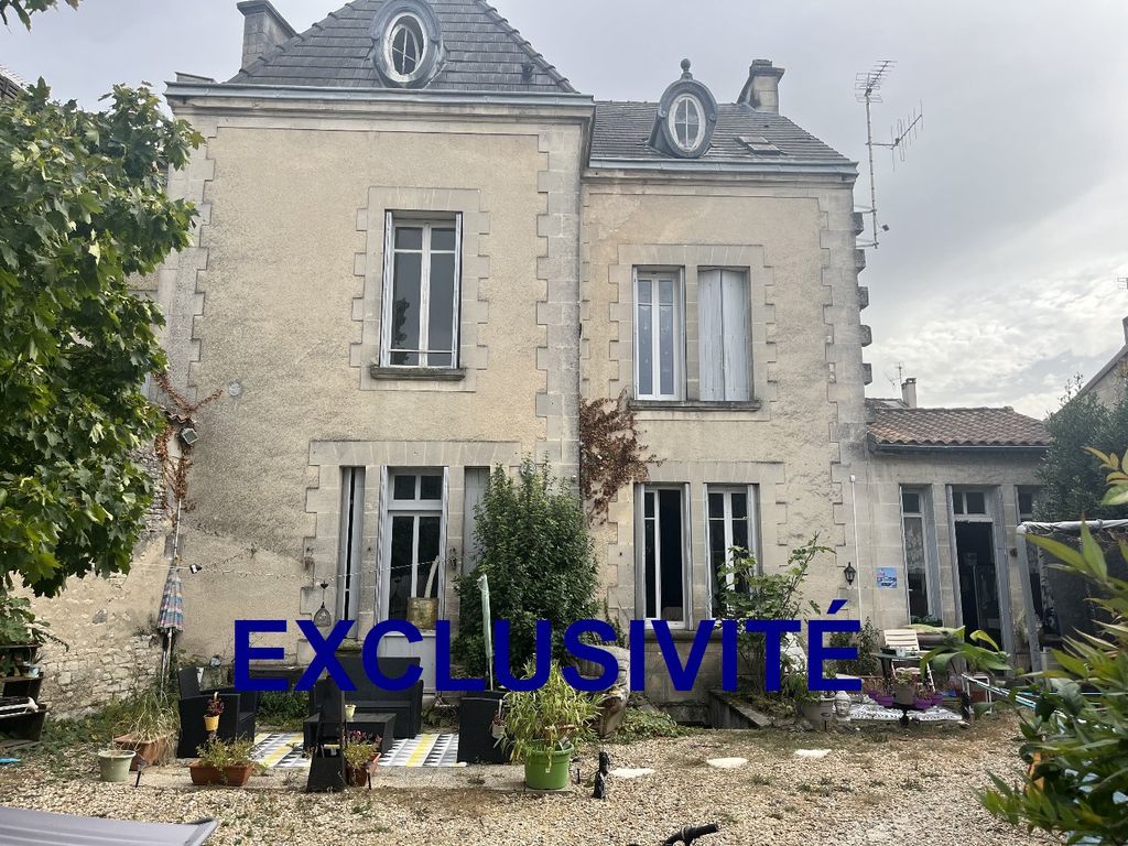 Achat maison à vendre 5 chambres 235 m² - Jarnac