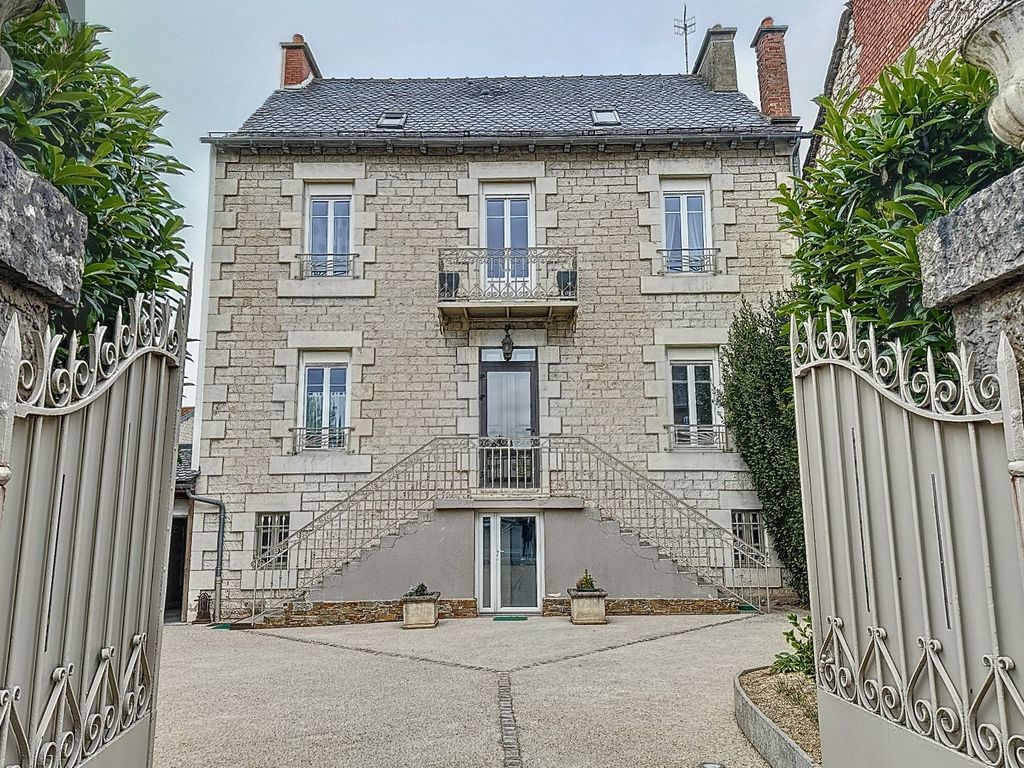 Achat maison à vendre 6 chambres 214 m² - Rodez