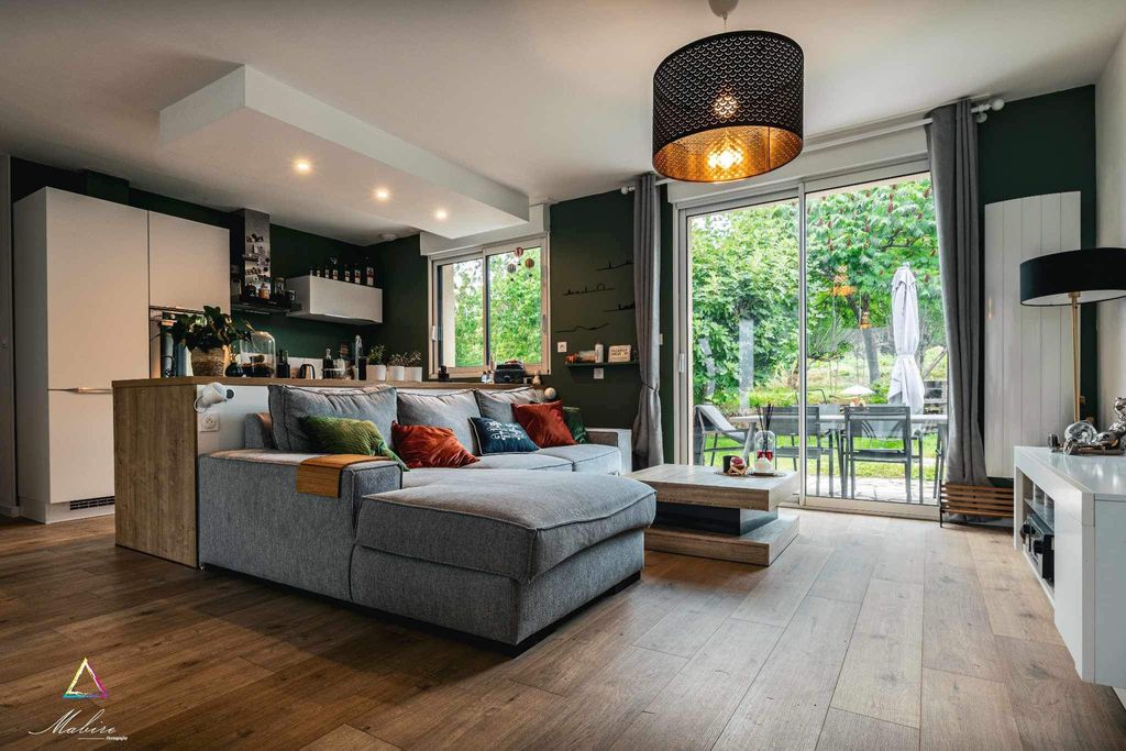 Achat maison à vendre 3 chambres 140 m² - Saint-Berthevin
