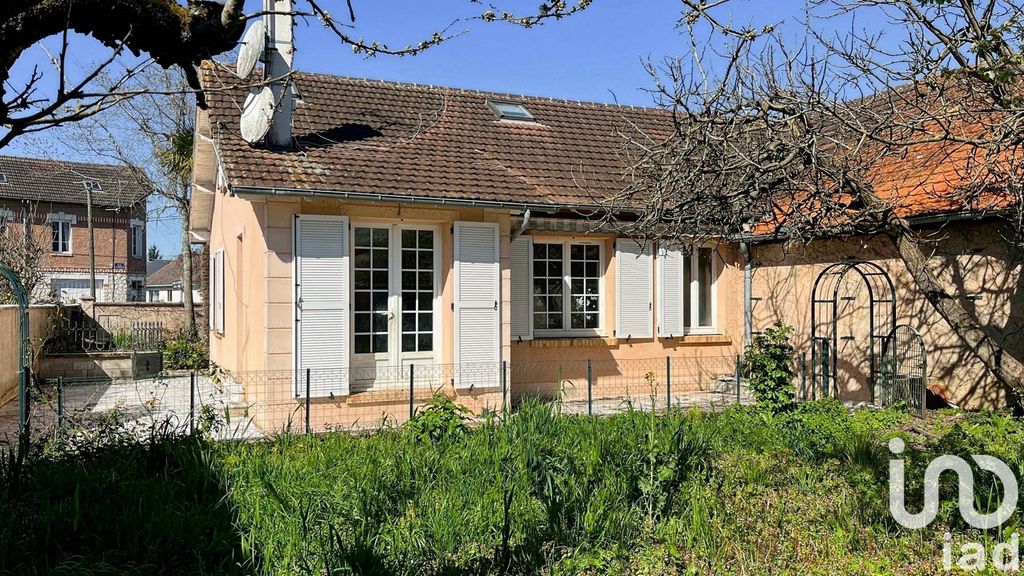 Achat maison à vendre 5 chambres 233 m² - Saint-Jean-de-Braye