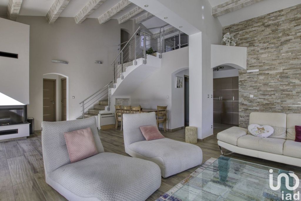 Achat maison à vendre 4 chambres 220 m² - Sanary-sur-Mer