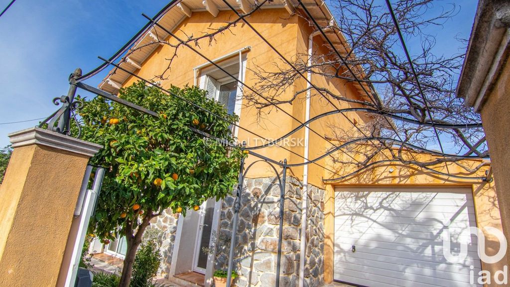 Achat maison à vendre 3 chambres 125 m² - Saint-Raphaël