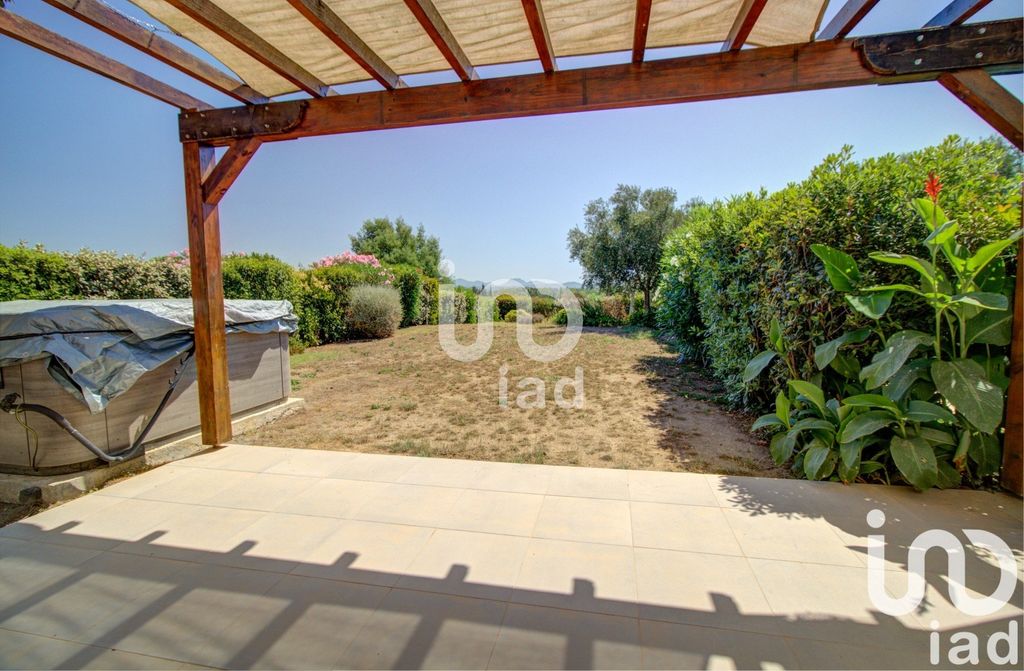 Achat maison à vendre 2 chambres 69 m² - Roquebrune-sur-Argens