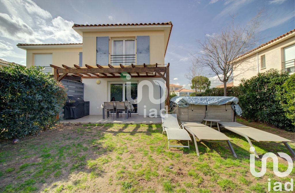 Achat maison à vendre 2 chambres 69 m² - Roquebrune-sur-Argens