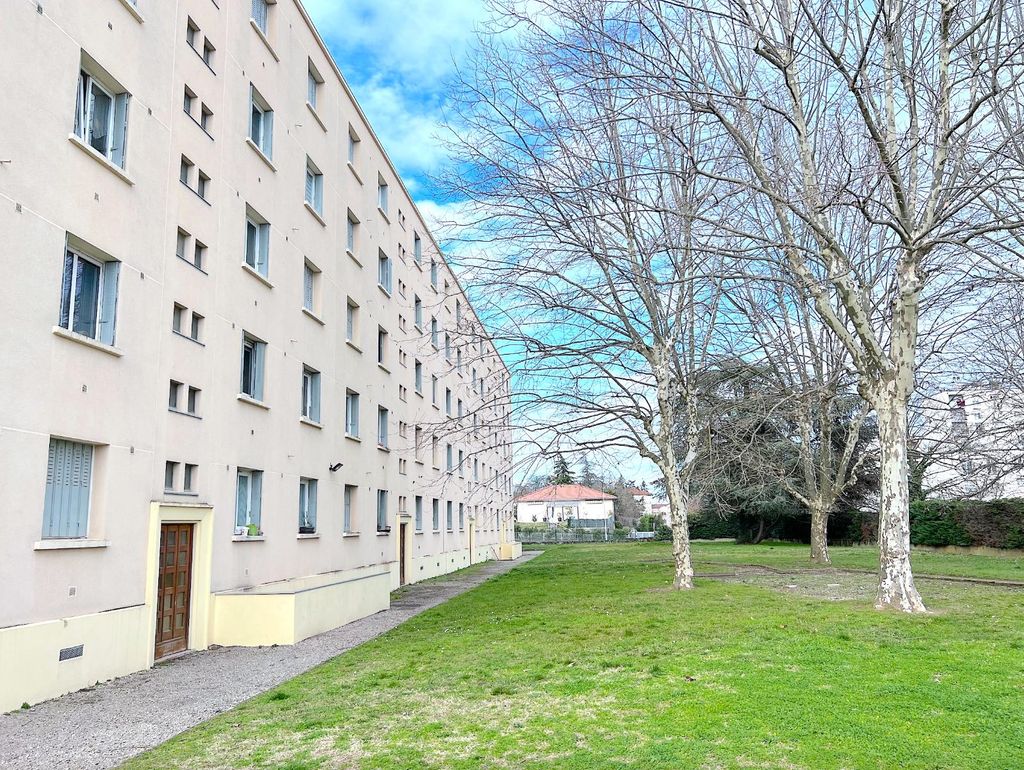 Achat appartement à vendre 3 pièces 56 m² - Décines-Charpieu