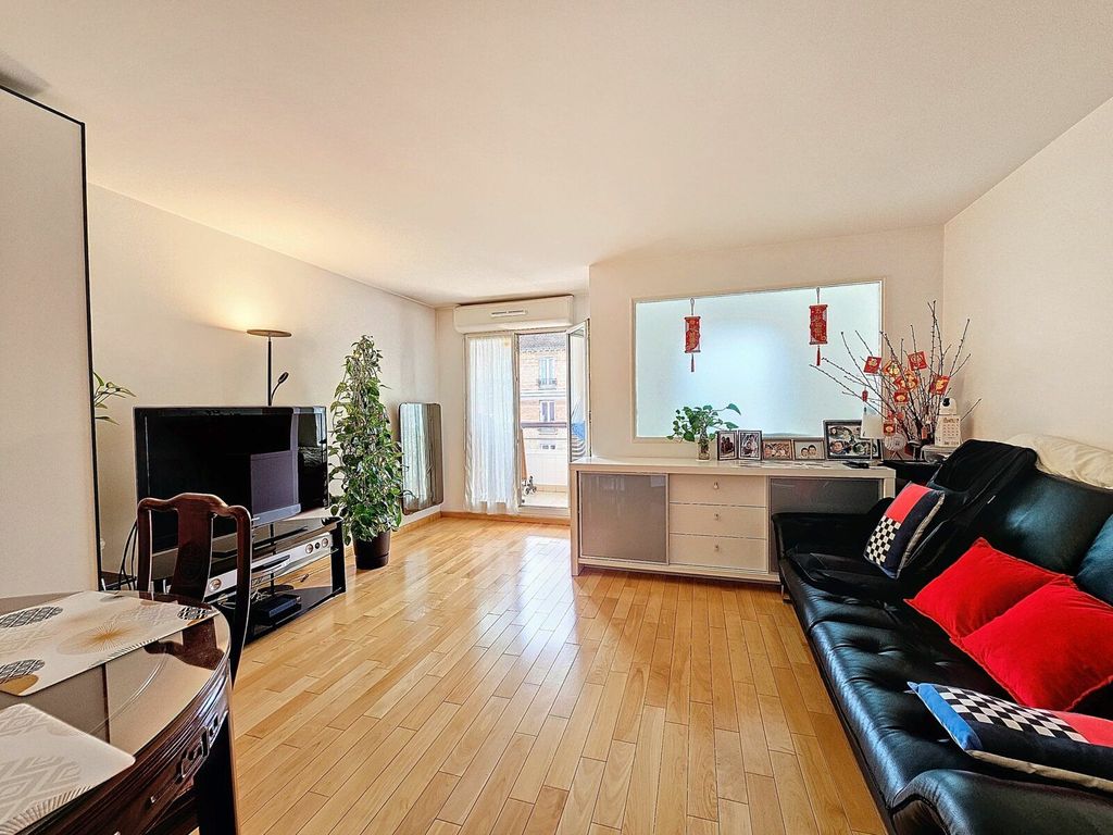 Achat appartement à vendre 4 pièces 85 m² - Suresnes