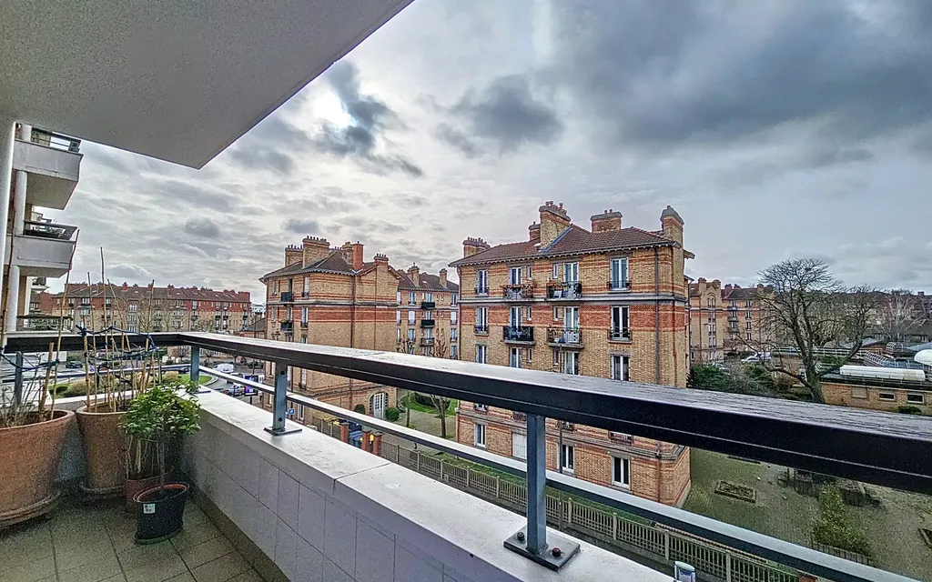 Achat appartement à vendre 4 pièces 85 m² - Suresnes