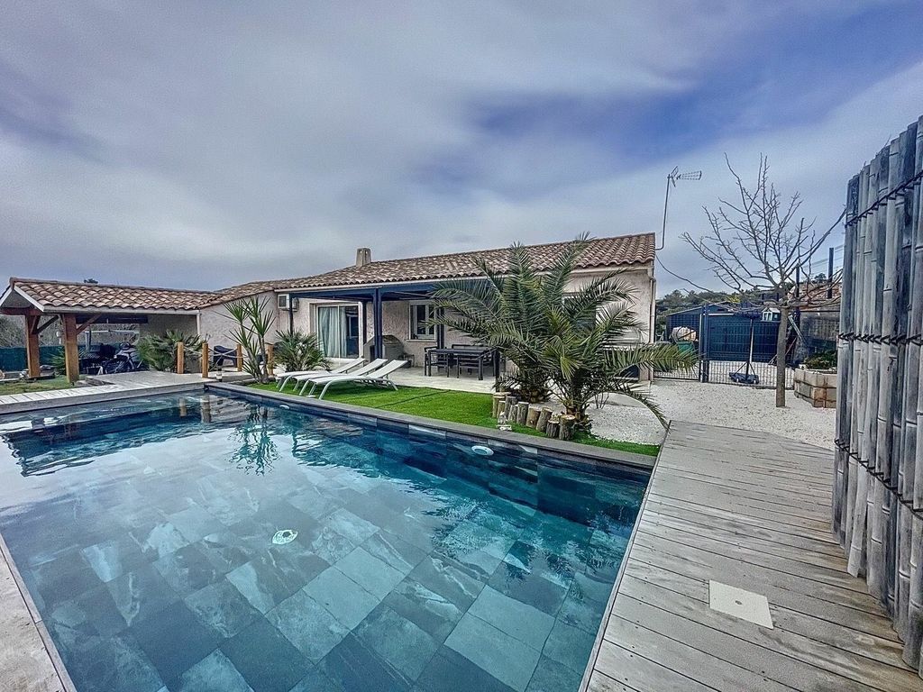 Achat maison à vendre 3 chambres 121 m² - Roquebrune-sur-Argens