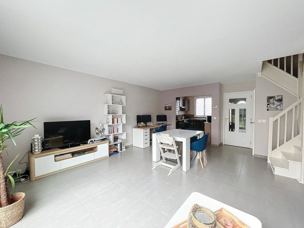 Achat maison à vendre 3 chambres 83 m² - Voisins-le-Bretonneux