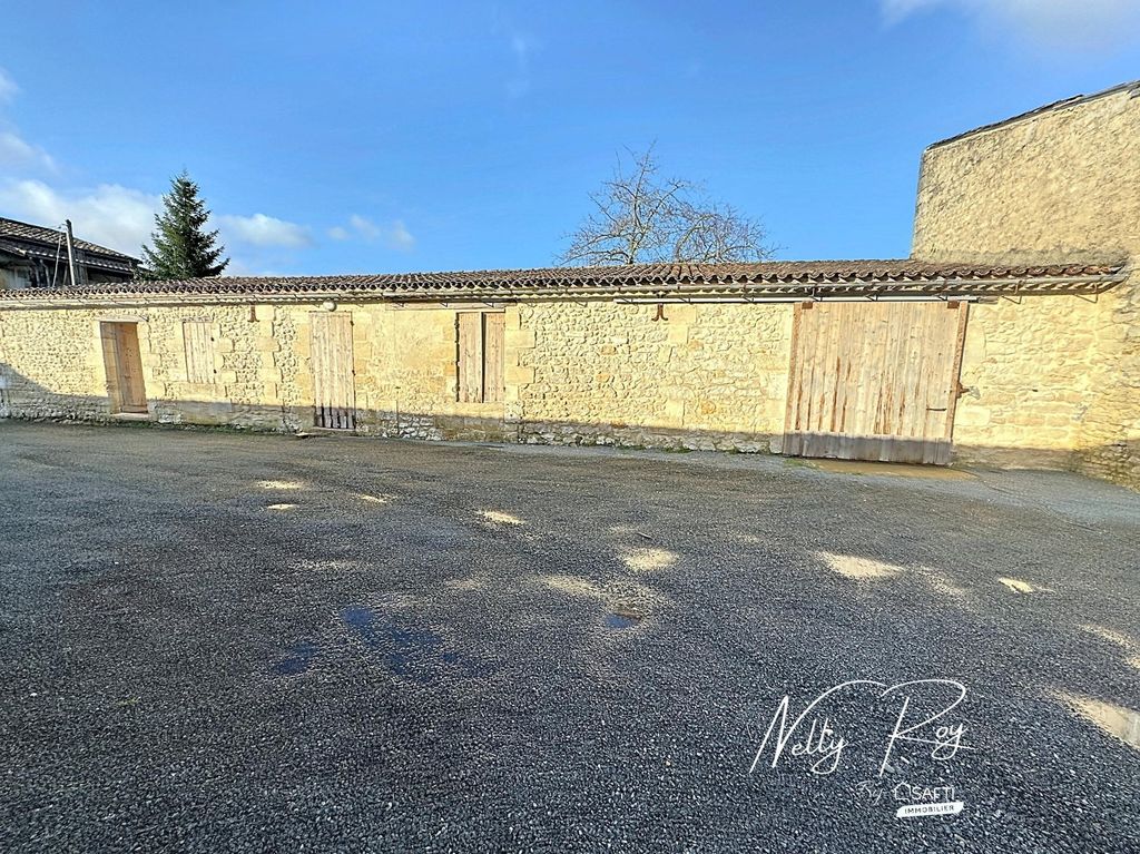 Achat maison à vendre 1 chambre 316 m² - Saint-Estèphe