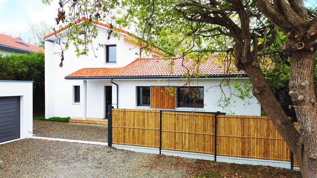 Achat maison à vendre 4 chambres 123 m² - Biarritz