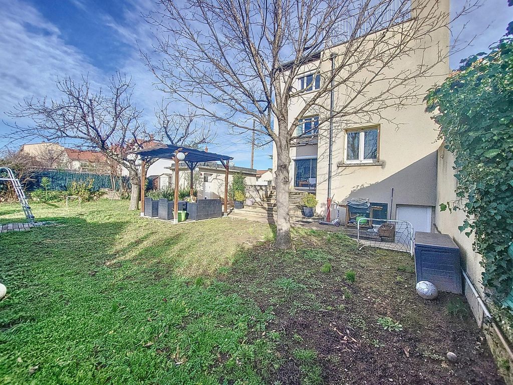 Achat maison à vendre 5 chambres 220 m² - Bourg-lès-Valence