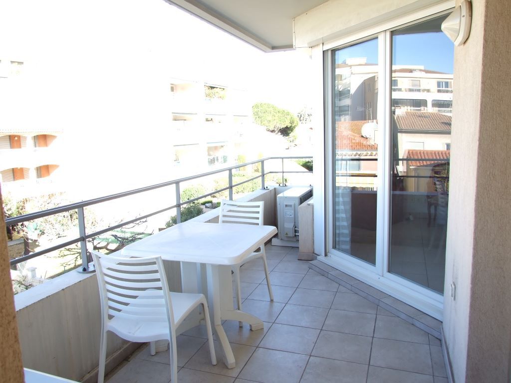 Achat appartement à vendre 2 pièces 49 m² - Fréjus