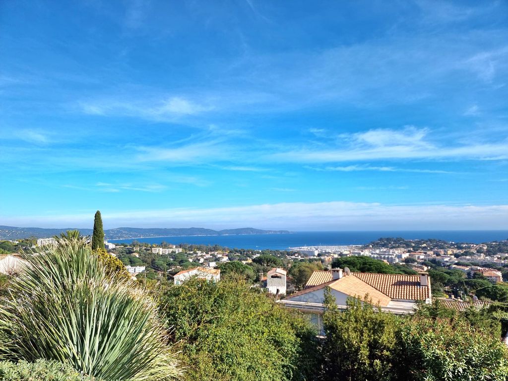 Achat maison à vendre 4 chambres 170 m² - Cavalaire-sur-Mer