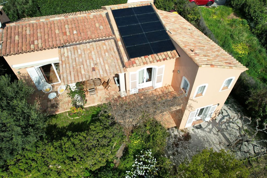 Achat maison à vendre 3 chambres 130 m² - Cavalaire-sur-Mer