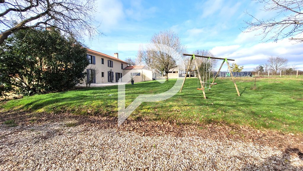 Achat maison à vendre 5 chambres 224 m² - La Roche-sur-Yon