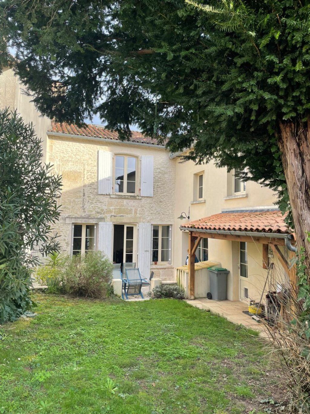 Achat maison à vendre 6 chambres 252 m² - Niort