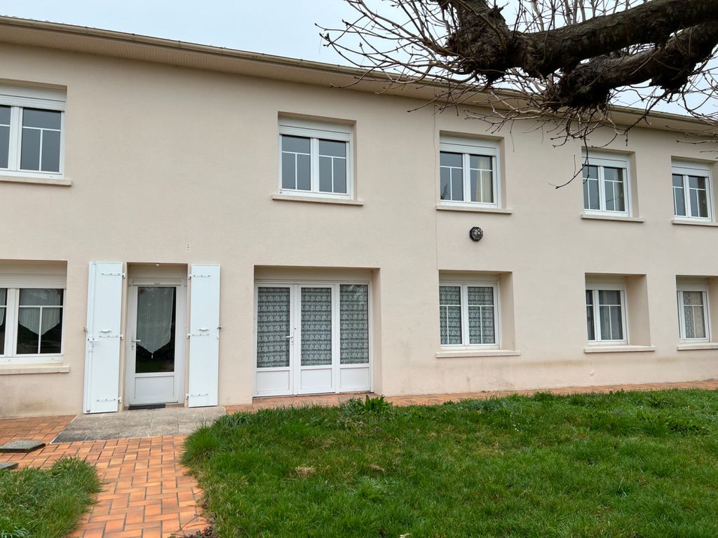 Achat maison à vendre 6 chambres 249 m² - Saint-Jean-d'Angély