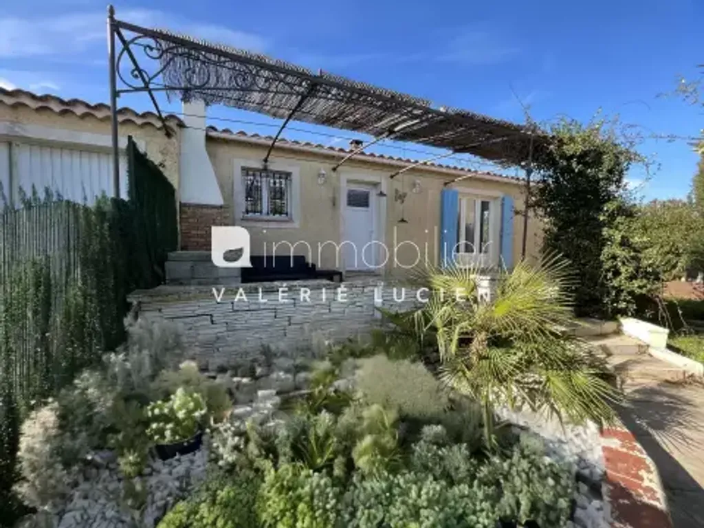 Achat maison à vendre 3 chambres 95 m² - Saint-Rémy-de-Provence