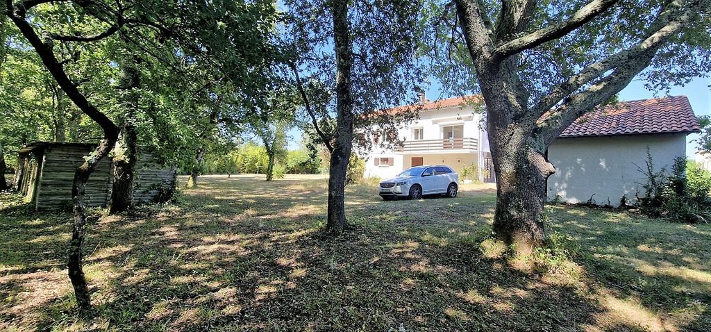 Achat maison à vendre 6 chambres 205 m² - Saint-Sulpice-de-Royan