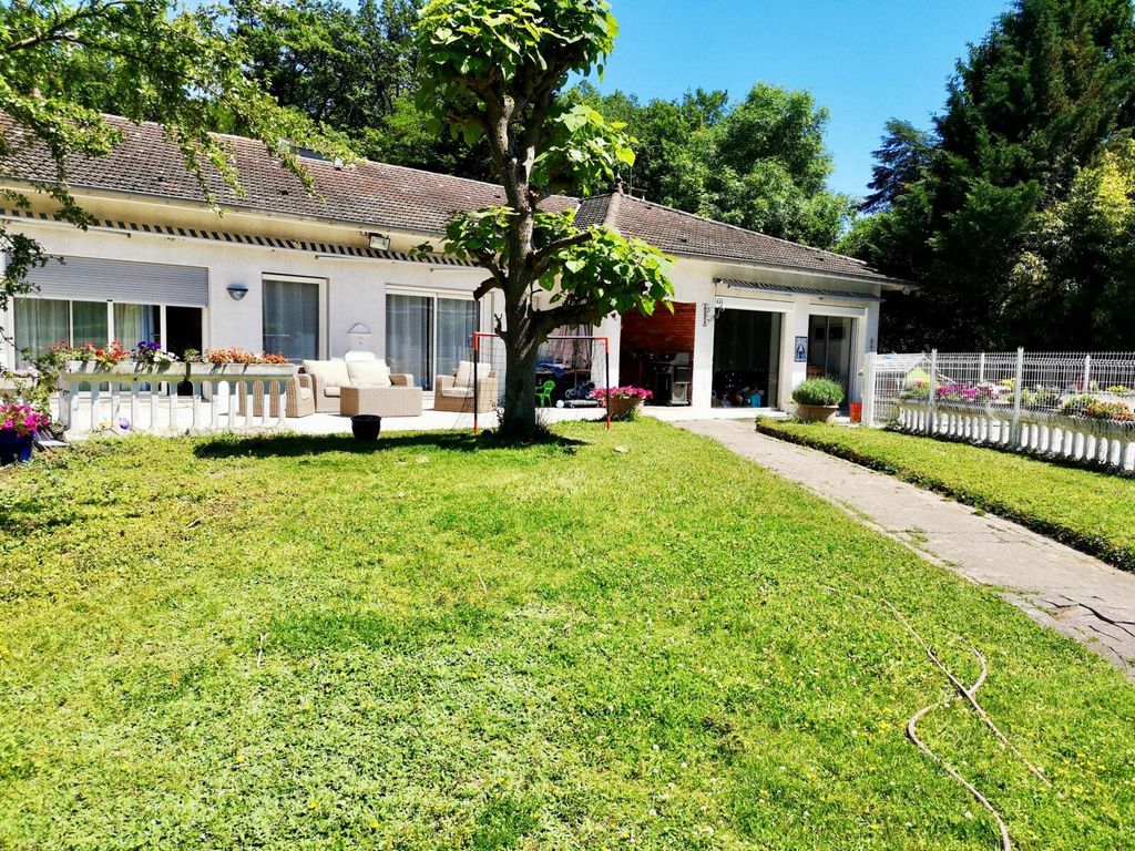 Achat maison à vendre 4 chambres 210 m² - Saint-Genis-Laval