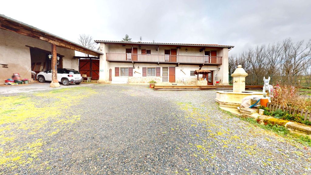 Achat maison à vendre 4 chambres 187 m² - Saint-Laurent-de-Chamousset
