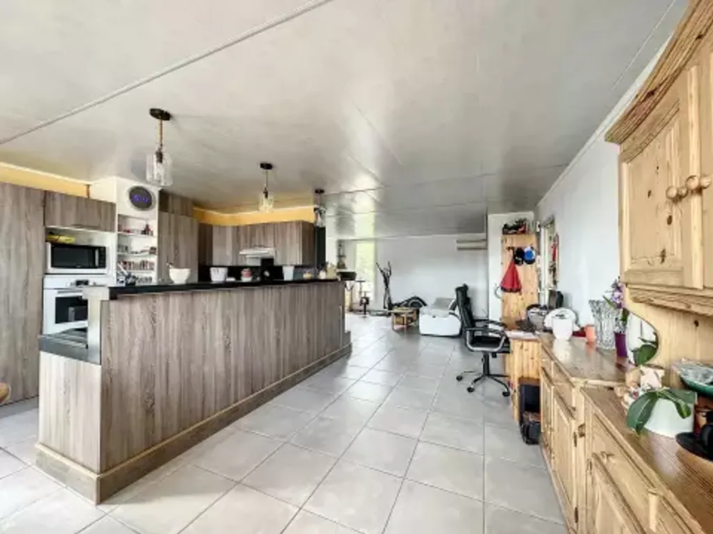 Achat appartement à vendre 5 pièces 104 m² - Carros