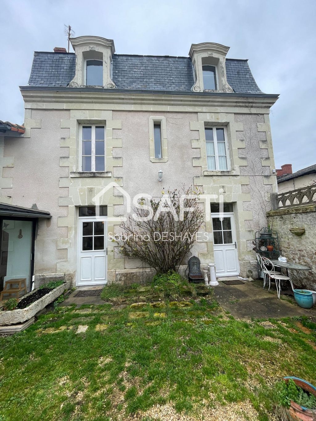 Achat maison à vendre 5 chambres 238 m² - Les Trois-Moutiers