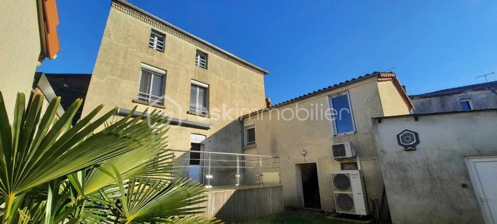 Achat maison à vendre 5 chambres 163 m² - Beaupréau-en-Mauges