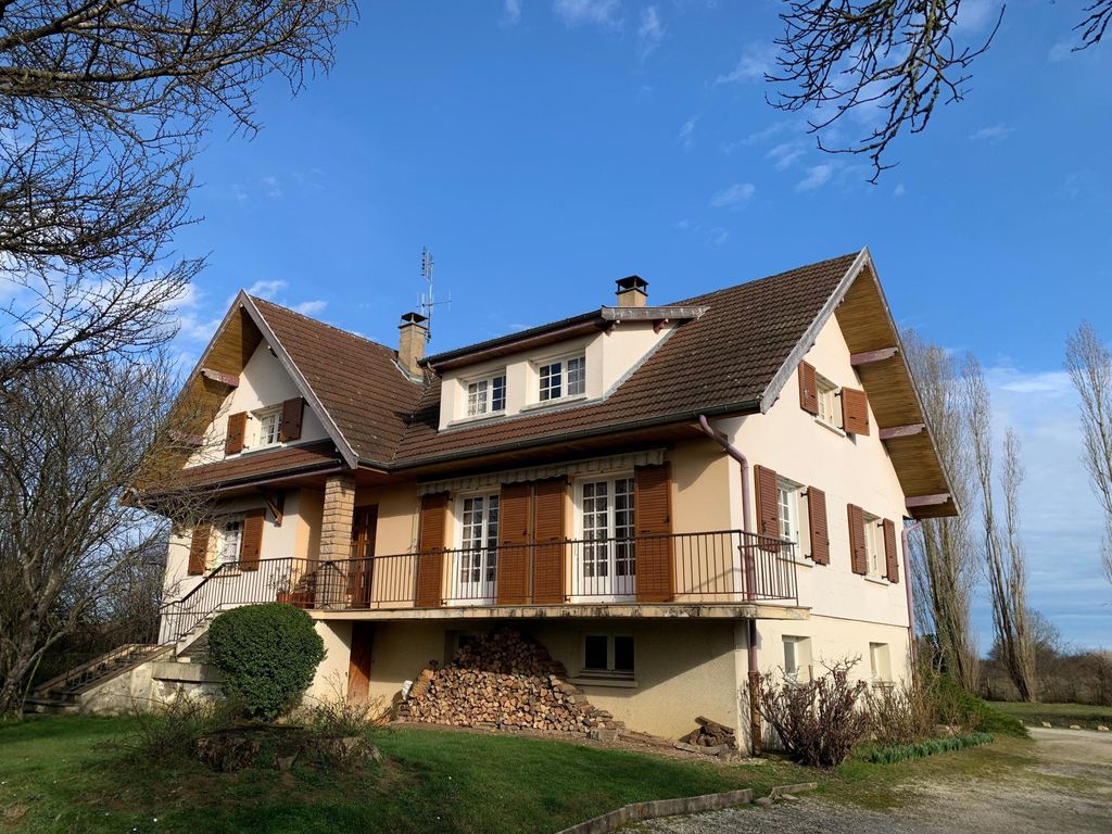 Achat maison à vendre 5 chambres 179 m² - Louhans