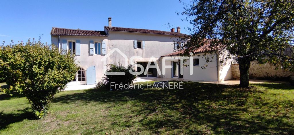 Achat maison à vendre 5 chambres 228 m² - Saint-Jean-d'Angély