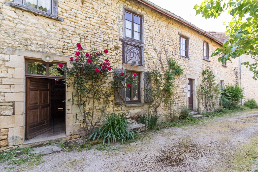 Achat maison à vendre 4 chambres 195 m² - Mirebeau-sur-Bèze