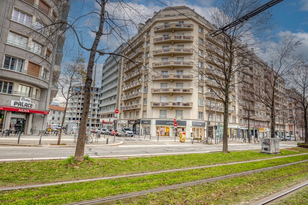 Achat appartement à vendre 2 pièces 71 m² - Grenoble