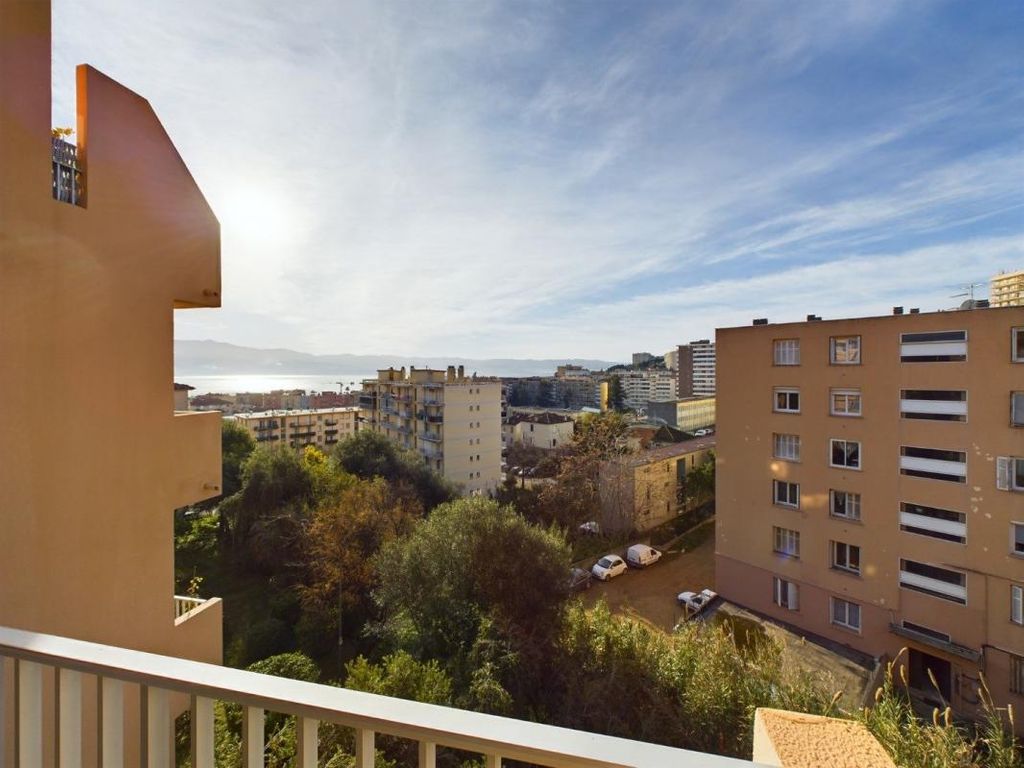 Achat appartement à vendre 3 pièces 70 m² - Ajaccio