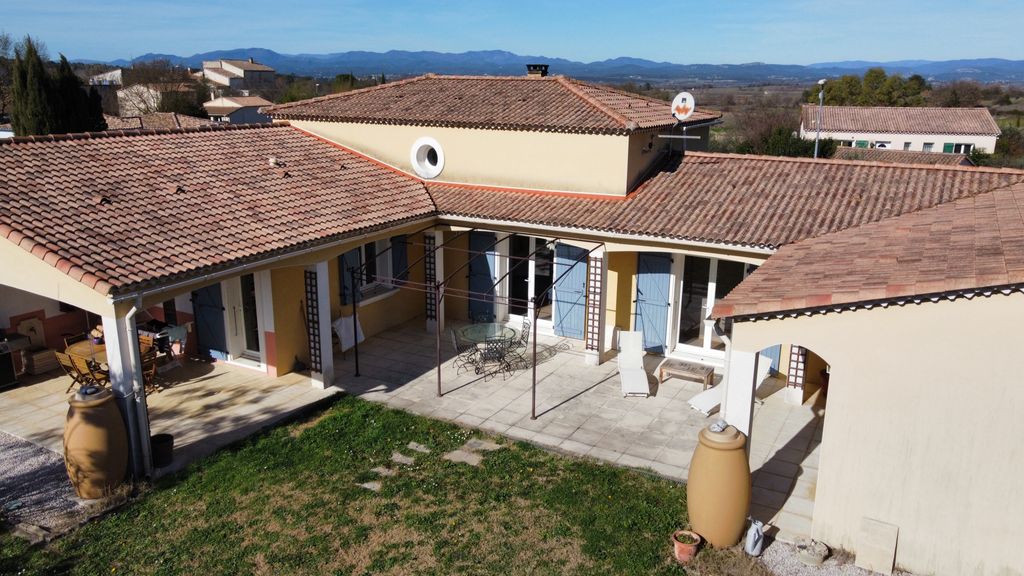 Achat maison à vendre 4 chambres 156 m² - Saint-Théodorit