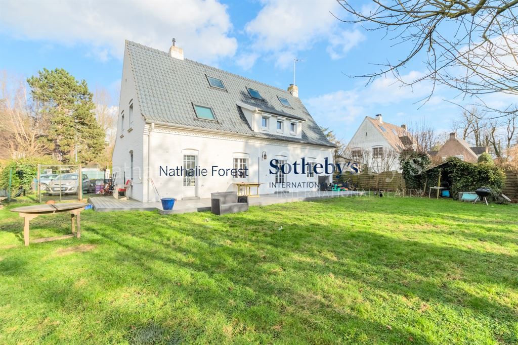 Achat maison à vendre 4 chambres 985 m² - Lambersart