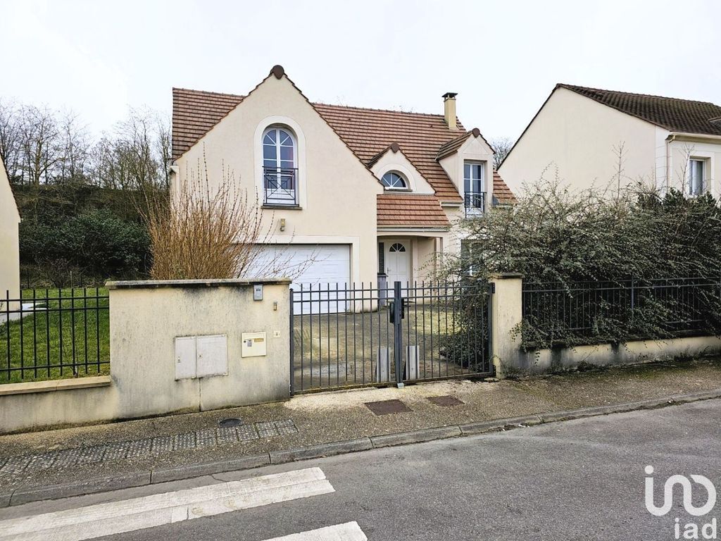 Achat maison à vendre 3 chambres 137 m² - Savigny-le-Temple