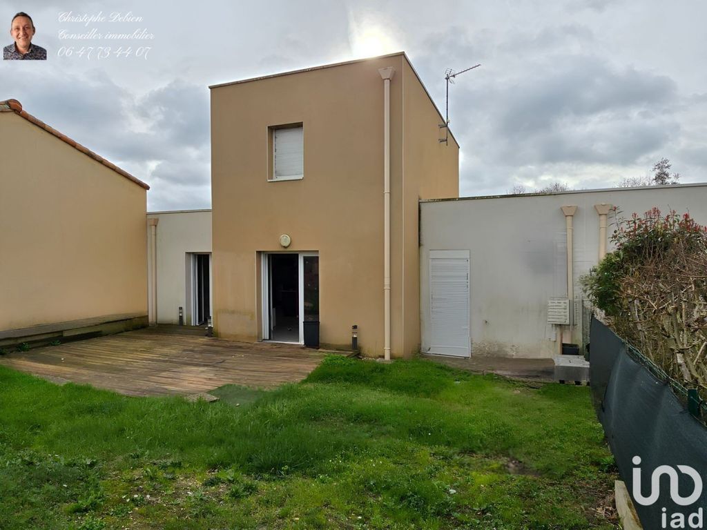 Achat maison à vendre 4 chambres 113 m² - Saint-Hilaire-de-Loulay