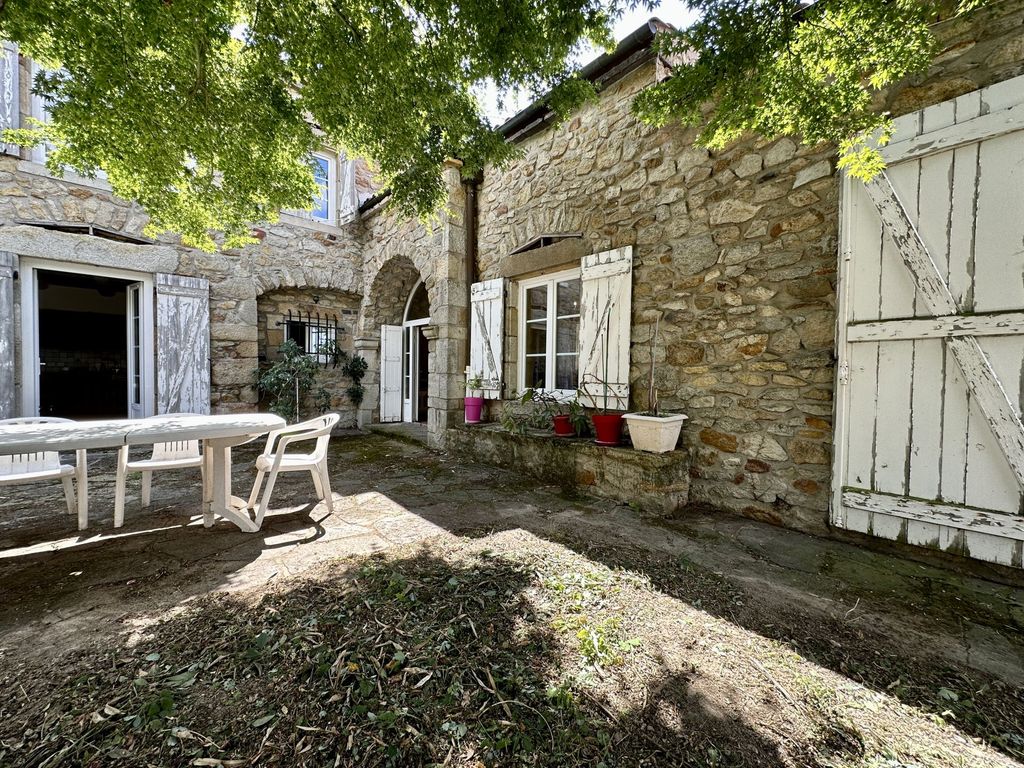 Achat maison à vendre 2 chambres 213 m² - Montpeyroux
